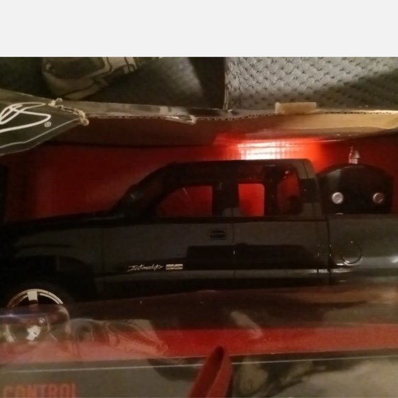 RARE - DALE EARNHARDT FULL FUNCTION RADIO CONTROL SPECIAL EDITION SILVERADO - Picture 1 of 4